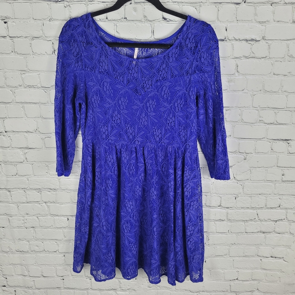 FREE PEOPLE | Shake It Up blue lace sweetheart neckline mini dress